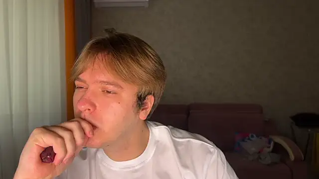 kiopiggy online show from December 2025 12:32:01 PM