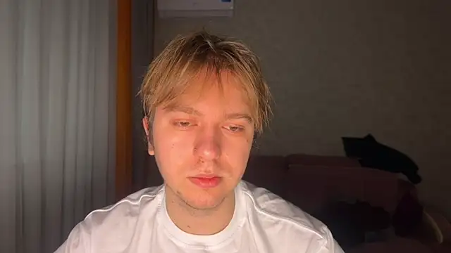 kiopiggy online show from December 2025 05:25:01 AM