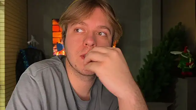 kiopiggy online show from December 2025 06:05:02 PM