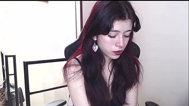 Snapshot of SuzzyyM chatting on January 2025 03:33:02 PM SuzzyyM online show from January 2025 03:33:02 PM