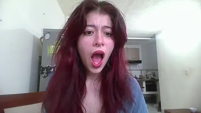 Snapshot of SuzzyyM chatting on February 2025 09:38:01 PM SuzzyyM online show from February 2025 09:38:01 PM