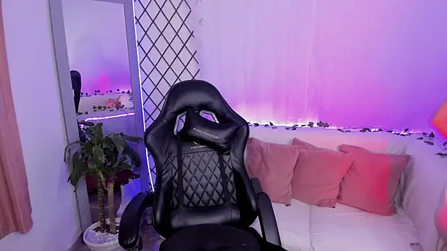 Snapshot of _mia_collins_b_ chatting on April 2026 04:39:01 AM mia collins b online show from April 2026 04:39:01 AM