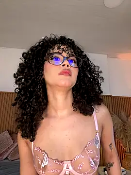 Lianh Benett online show from October 2025 06:02:02 AM