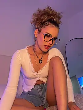 Snapshot of Lianh_Benett chatting on March 2026 04:46:01 AM Lianh Benett online show from March 2026 04:46:01 AM