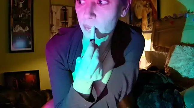 GardenGirl00 online show from March 2025 04:21:01 AM