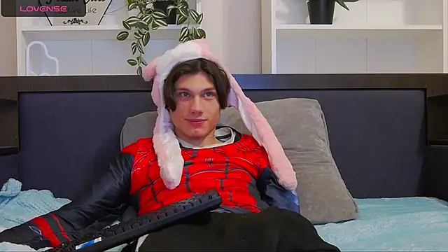 Snapshot of CalvinCay chatting on December 2024 11:07:01 PM CalvinCay online show from December 2024 11:07:01 PM