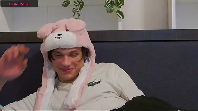 Snapshot of CalvinCay chatting on December 2024 11:13:02 PM CalvinCay online show from December 2024 11:13:02 PM