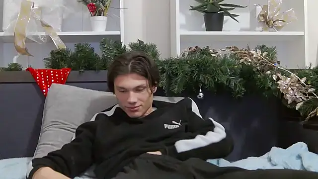 Snapshot of CalvinCay chatting on December 2024 11:17:01 PM CalvinCay online show from December 2024 11:17:01 PM