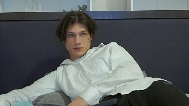 Snapshot of CalvinCay chatting on January 2025 08:39:01 PM CalvinCay online show from January 2025 08:39:01 PM