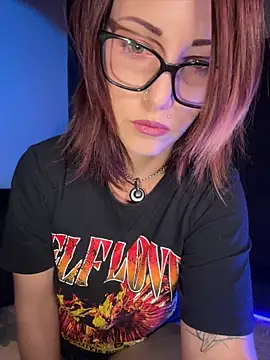 Snapshot of Astoria_Moon chatting on April 2026 09:19:02 AM Astoria Moon online show from April 2026 09:19:02 AM