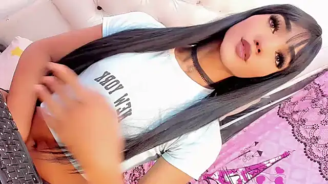 Snapshot of SexyEmmy_10 chatting on January 2025 03:13:01 AM SexyEmmy 10 online show from January 2025 03:13:01 AM