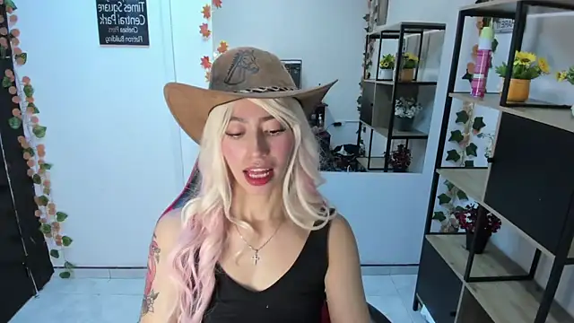 Snapshot of LilithCooperr_ chatting on November 2025 10:31:01 PM LilithCooperr online show from November 2025 10:31:01 PM