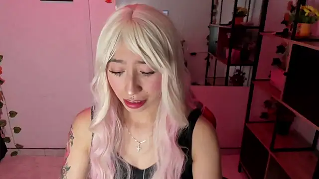 Snapshot of LilithCooperr_ chatting on December 2025 05:07:02 PM LilithCooperr online show from December 2025 05:07:02 PM