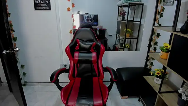 Snapshot of LilithCooperr_ chatting on December 2025 10:26:02 PM LilithCooperr online show from December 2025 10:26:02 PM