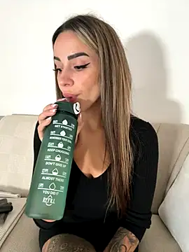 Snapshot of Alisa-Marie chatting on October 2025 08:35:02 AM Alisa-Marie online show from October 2025 08:35:02 AM