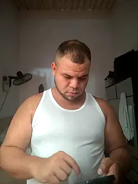 Snapshot of Evert_hairyboy chatting on November 2025 05:56:02 PM Evert hairyboy online show from November 2025 05:56:02 PM