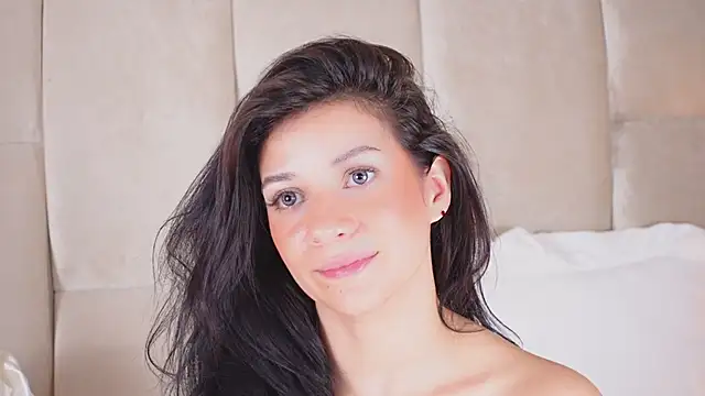 Snapshot of KiraKayleigh1 chatting on February 2025 07:30:01 PM KiraKayleigh1 online show from February 2025 07:30:01 PM