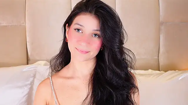 Snapshot of KiraKayleigh1 chatting on October 2025 12:47:01 AM KiraKayleigh1 online show from October 2025 12:47:01 AM