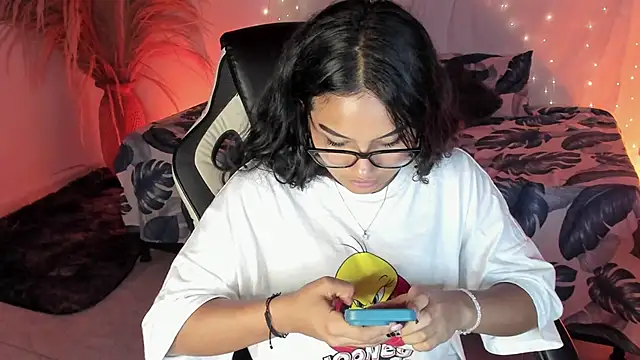 Riana Kean online show from April 2026 02:00:01 AM