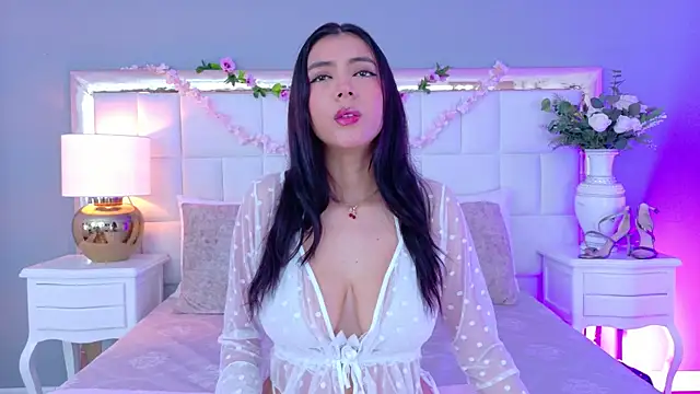 Julie Bennet online show from October 2025 05:05:02 AM