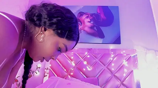 Aliisson Cruz online show from February 2025 07:41:01 PM