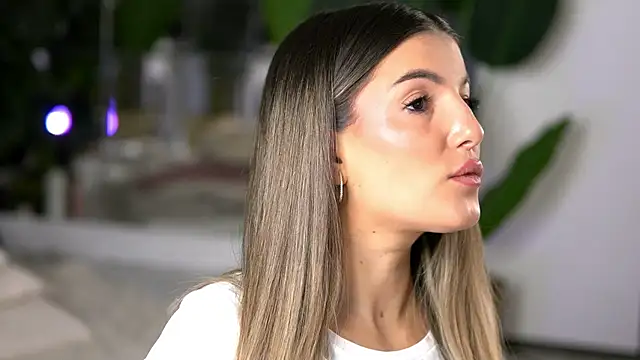 Snapshot of KellyMathews chatting on February 2026 03:26:01 AM KellyMathews online show from February 2026 03:26:01 AM