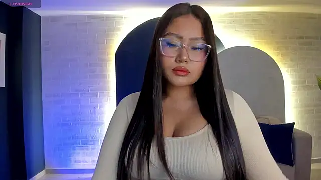 Snapshot of AmberLewis_ chatting on January 2025 10:57:01 PM AmberLewis online show from January 2025 10:57:01 PM