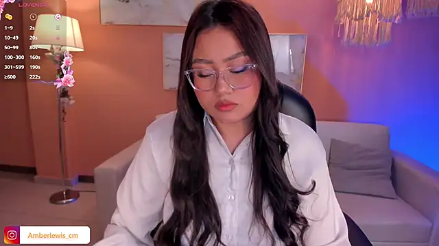 Snapshot of AmberLewis_ chatting on March 2025 03:09:02 AM AmberLewis online show from March 2025 03:09:02 AM