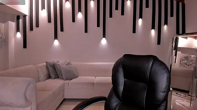 Snapshot of AmberLewis_ chatting on September 2025 11:04:01 PM AmberLewis online show from September 2025 11:04:01 PM