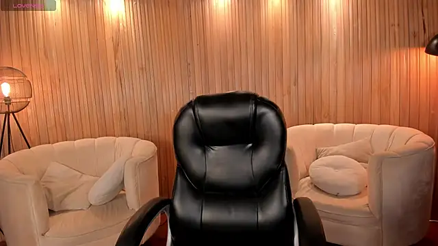 Snapshot of AmberLewis_ chatting on September 2025 10:33:02 PM AmberLewis online show from September 2025 10:33:02 PM