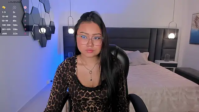 Snapshot of AmberLewis_ chatting on November 2025 11:29:01 PM AmberLewis online show from November 2025 11:29:01 PM