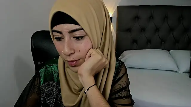 Snapshot of chaymae_nah_ chatting on January 2025 02:50:01 PM chaymae nah online show from January 2025 02:50:01 PM