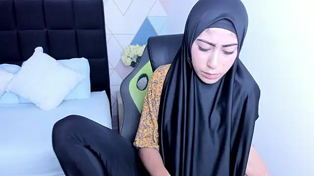 Snapshot of chaymae_nah_ chatting on January 2025 03:32:02 PM chaymae nah online show from January 2025 03:32:02 PM
