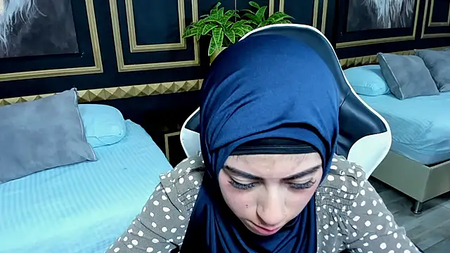 Snapshot of chaymae_nah_ chatting on February 2025 09:48:01 PM chaymae nah online show from February 2025 09:48:01 PM