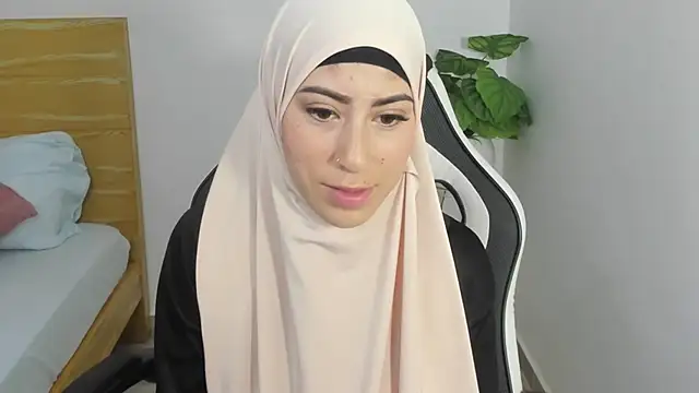 Snapshot of chaymae_nah_ chatting on February 2025 03:18:02 PM chaymae nah online show from February 2025 03:18:02 PM