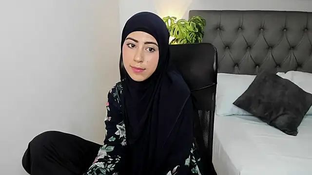 Snapshot of chaymae_nah_ chatting on March 2025 03:49:02 PM chaymae nah online show from March 2025 03:49:02 PM