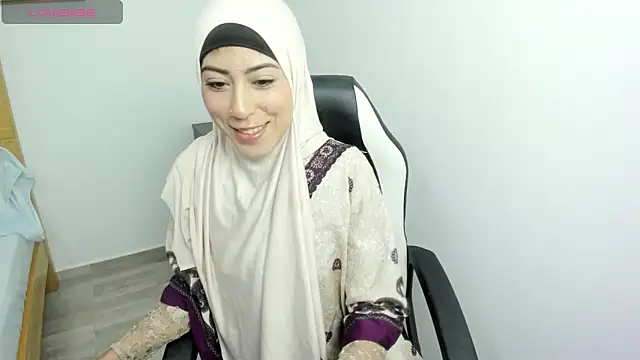 Snapshot of chaymae_nah_ chatting on March 2025 12:37:01 PM chaymae nah online show from March 2025 12:37:01 PM