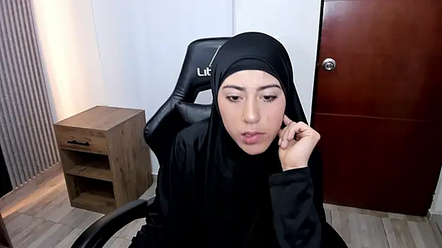 Snapshot of chaymae_nah_ chatting on March 2025 07:31:01 PM chaymae nah online show from March 2025 07:31:01 PM