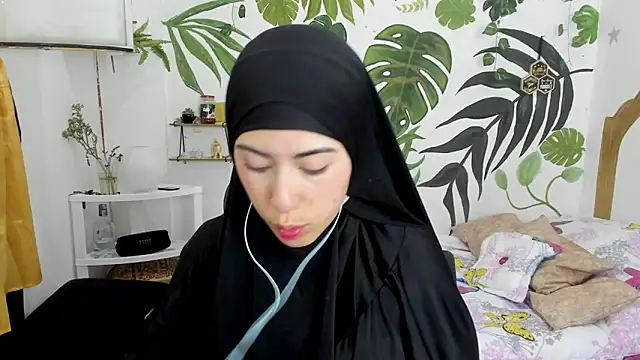 Snapshot of chaymae_nah_ chatting on October 2025 08:42:01 PM chaymae nah online show from October 2025 08:42:01 PM