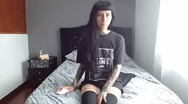 Snapshot of Emilia_1995 chatting on February 2025 05:04:02 PM Emilia 1995 online show from February 2025 05:04:02 PM