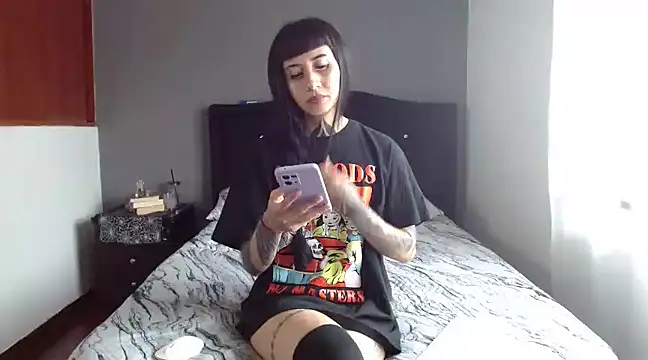 Snapshot of Emilia_1995 chatting on March 2025 03:47:02 PM Emilia 1995 online show from March 2025 03:47:02 PM