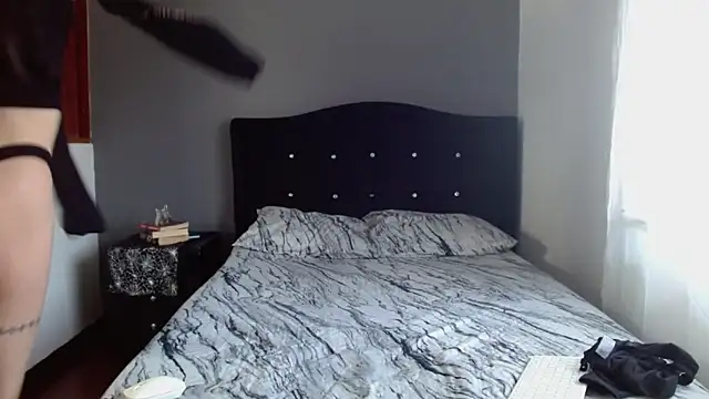 Snapshot of Emilia_1995 chatting on October 2025 12:34:02 PM Emilia 1995 online show from October 2025 12:34:02 PM