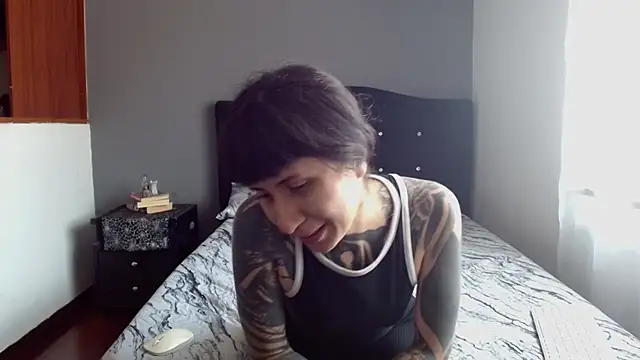 Snapshot of Emilia_1995 chatting on November 2025 02:16:02 PM Emilia 1995 online show from November 2025 02:16:02 PM