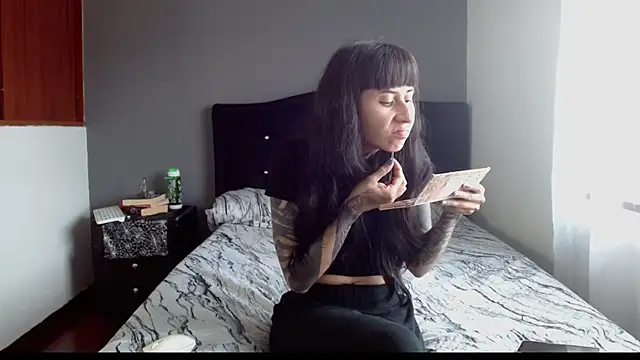 Snapshot of Emilia_1995 chatting on December 2025 07:12:02 PM Emilia 1995 online show from December 2025 07:12:02 PM