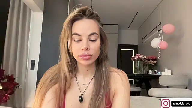 Snapshot of diffgirls2 chatting on October 2025 10:35:02 AM diffgirls2 online show from October 2025 10:35:02 AM