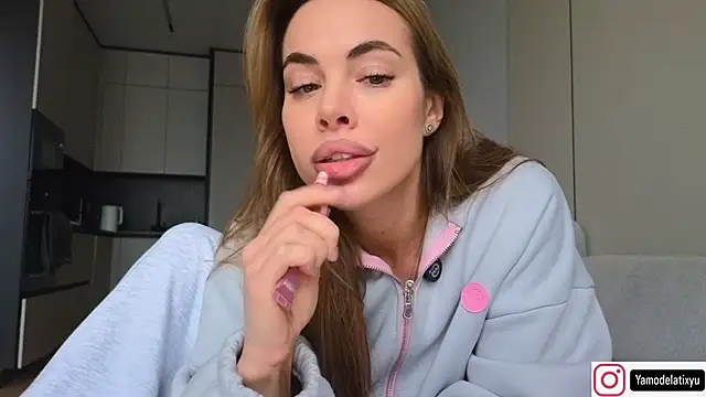 Snapshot of diffgirls2 chatting on December 2025 10:13:02 AM diffgirls2 online show from December 2025 10:13:02 AM