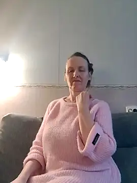 Snapshot of Evelina_cute chatting on December 2024 07:26:02 AM Evelina cute online show from December 2024 07:26:02 AM