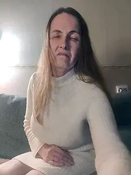 Snapshot of Evelina_cute chatting on December 2024 07:15:02 PM Evelina cute online show from December 2024 07:15:02 PM