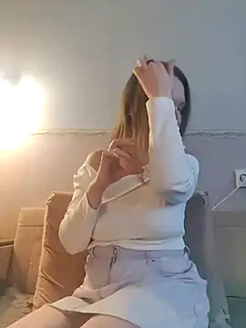 Snapshot of Evelina_cute chatting on December 2024 10:22:02 AM Evelina cute online show from December 2024 10:22:02 AM