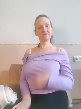 Snapshot of Evelina_cute chatting on January 2025 12:13:01 PM Evelina cute online show from January 2025 12:13:01 PM